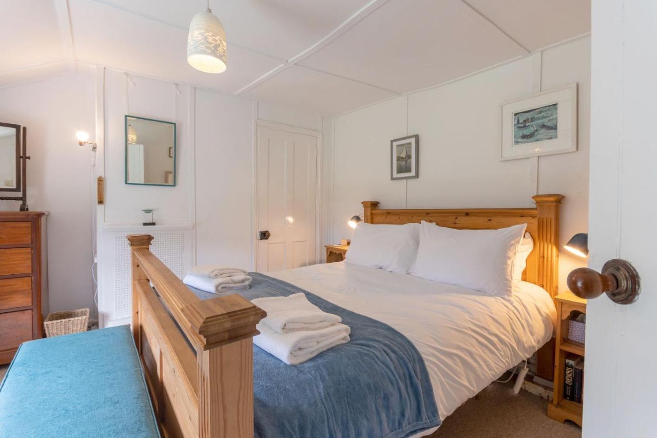 Adorable Two Bed Norfolk Broads Holiday Home - River Views With Moorings & Fishing Stalham Exteriör bild