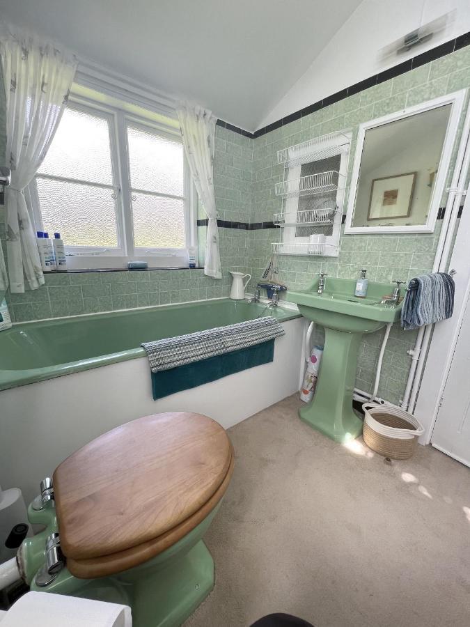 Adorable Two Bed Norfolk Broads Holiday Home - River Views With Moorings & Fishing Stalham Exteriör bild