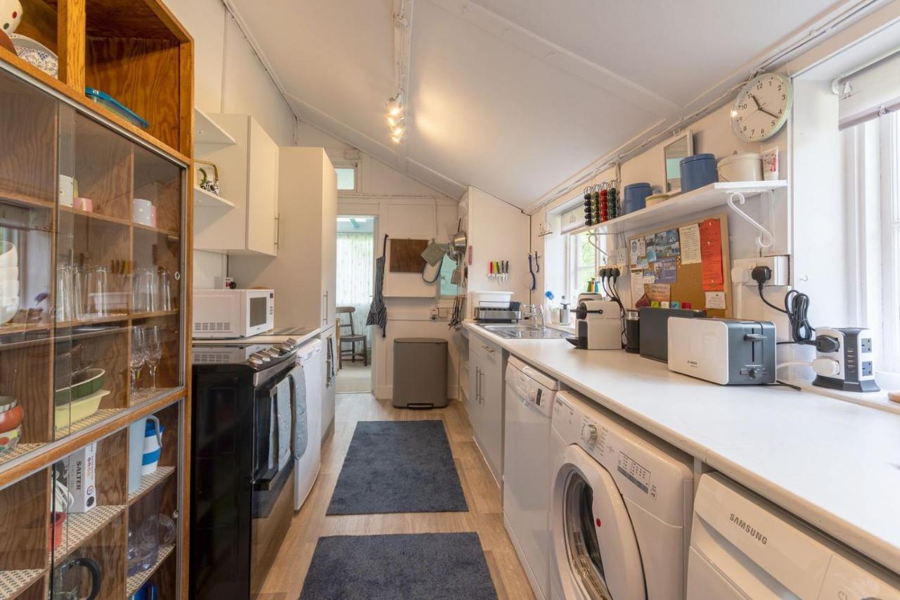 Adorable Two Bed Norfolk Broads Holiday Home - River Views With Moorings & Fishing Stalham Exteriör bild