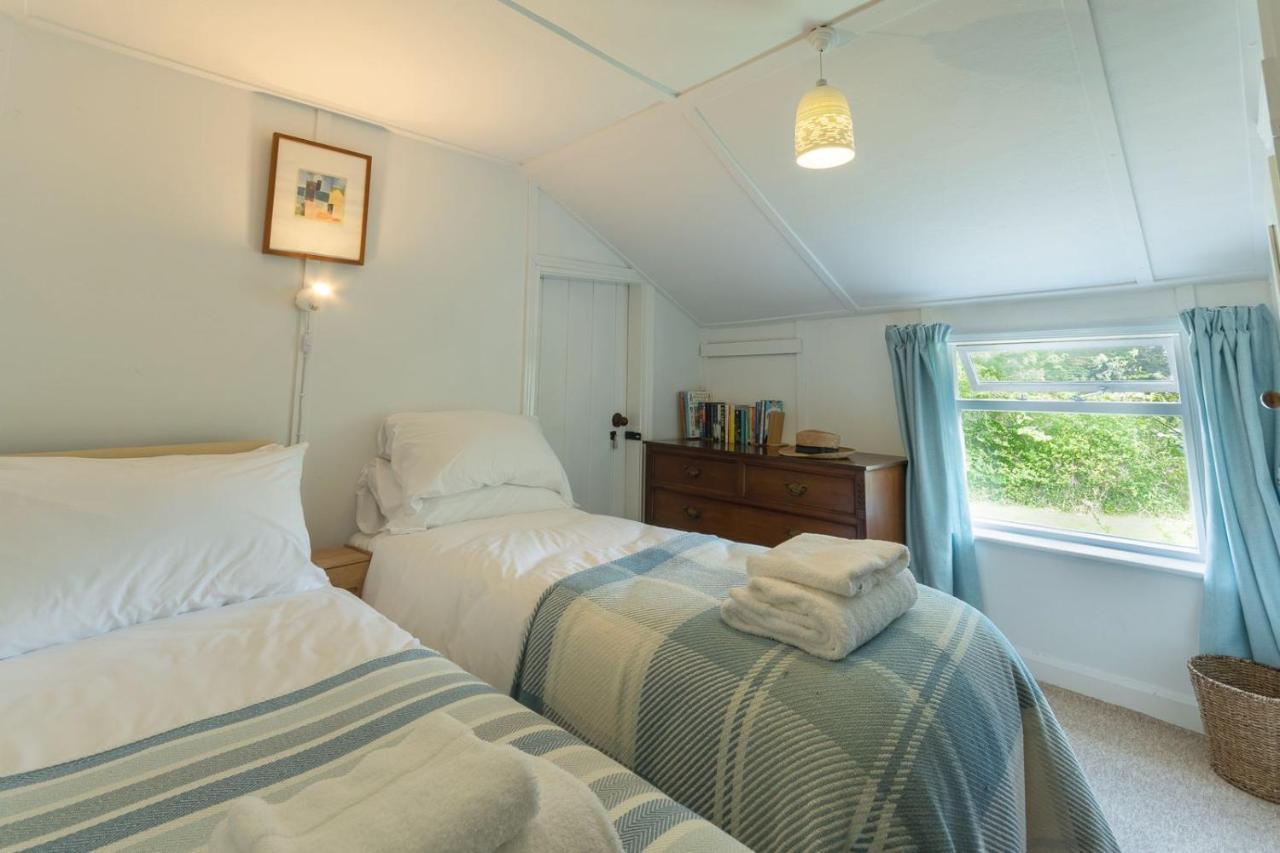 Adorable Two Bed Norfolk Broads Holiday Home - River Views With Moorings & Fishing Stalham Exteriör bild