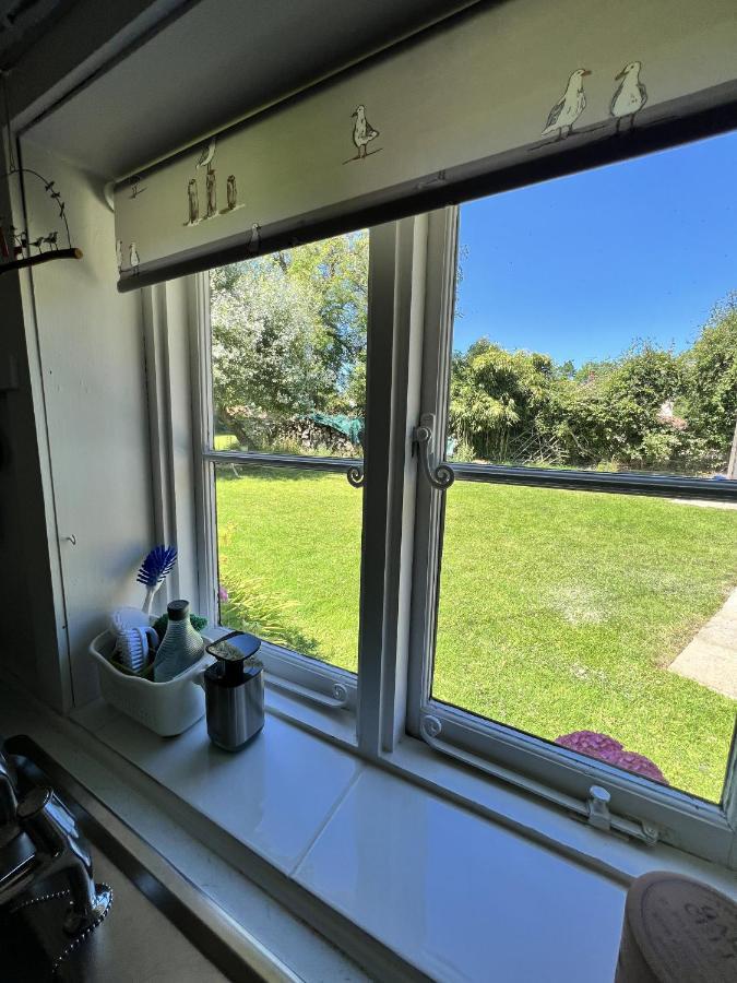 Adorable Two Bed Norfolk Broads Holiday Home - River Views With Moorings & Fishing Stalham Exteriör bild
